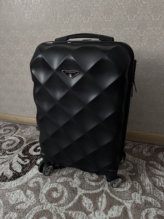 Валіза середнього розміру для ручної поклажі