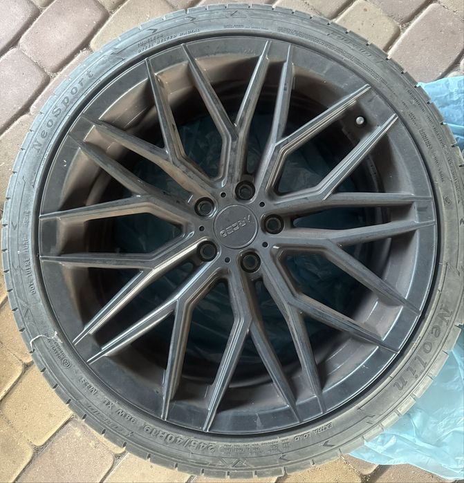 Felgi Arceo Valencia 19” 9,5J ET40 5x112 Gloss Black