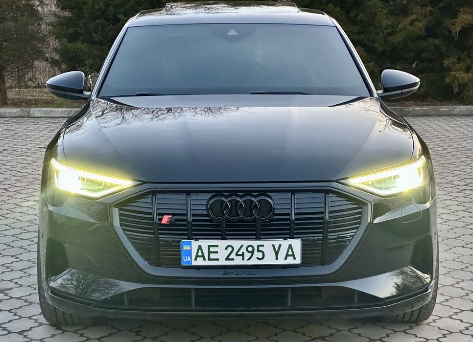 Audi E-tron 95kBt S-line 408л.с Quattro Европа Некрашена  Обмен