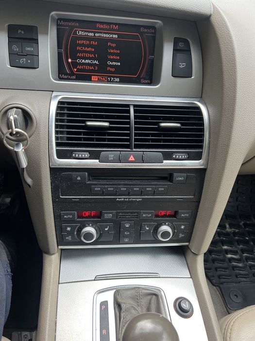Audi Q7.   V6. 3.0.  Panoramico Nacional.  Jantes 21      Full extras  7 lugares