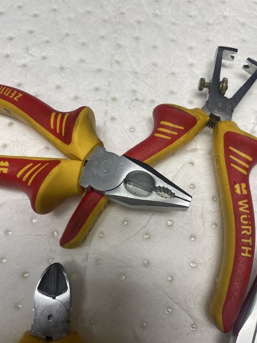 Zestaw szczypiec dla elektryka Wurth