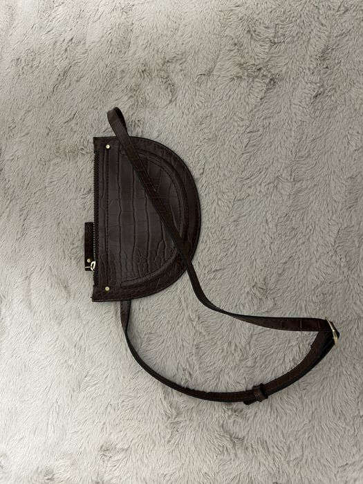 Сумка бананка бренду Mango