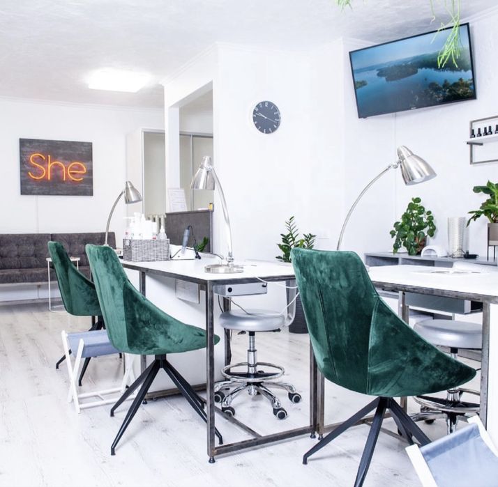 Оренда місця майстра манікюру Поділ, 1 хв від метро