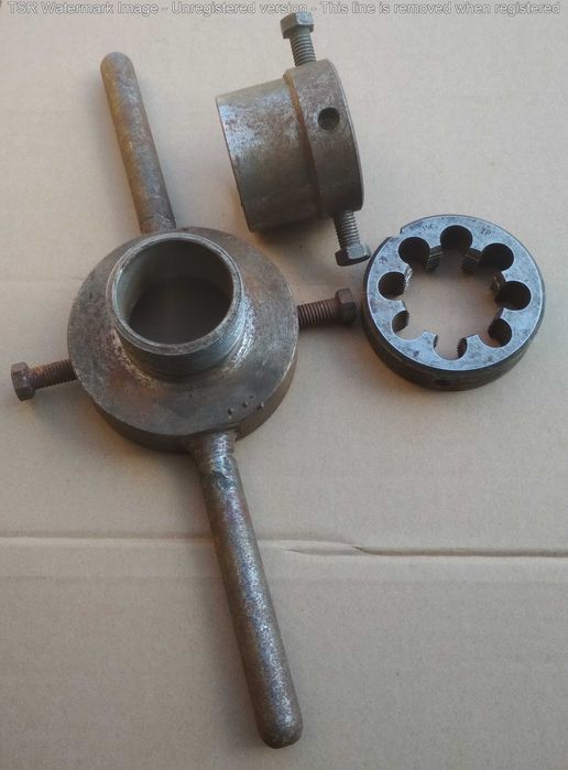 Приспособление для нарезки трубной резьбы с плашкой 1 1/4"