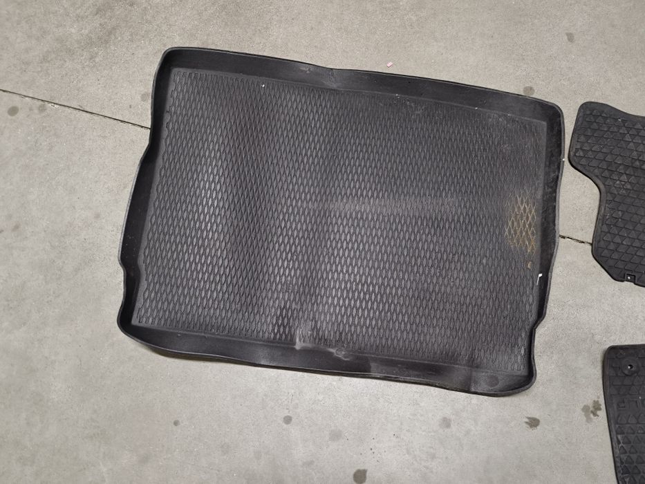 Tapetes borracha golf mk6 + tapete mala