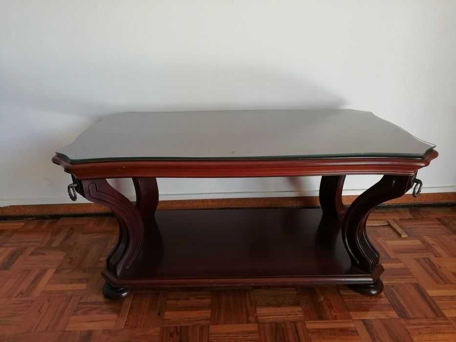 Mesa de madeira cor Mogno