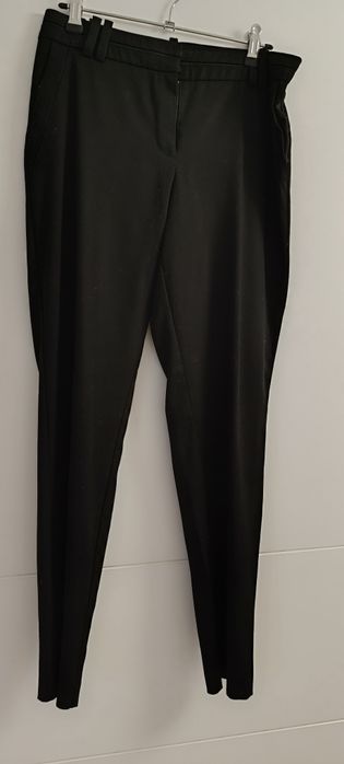 Calças pretas tamanho 36 marca Mango. Usadas.