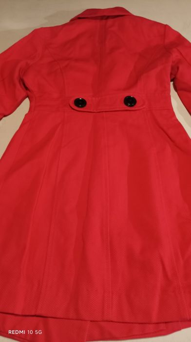 Gabardina em laranja,de marca Bershka, tamanho M