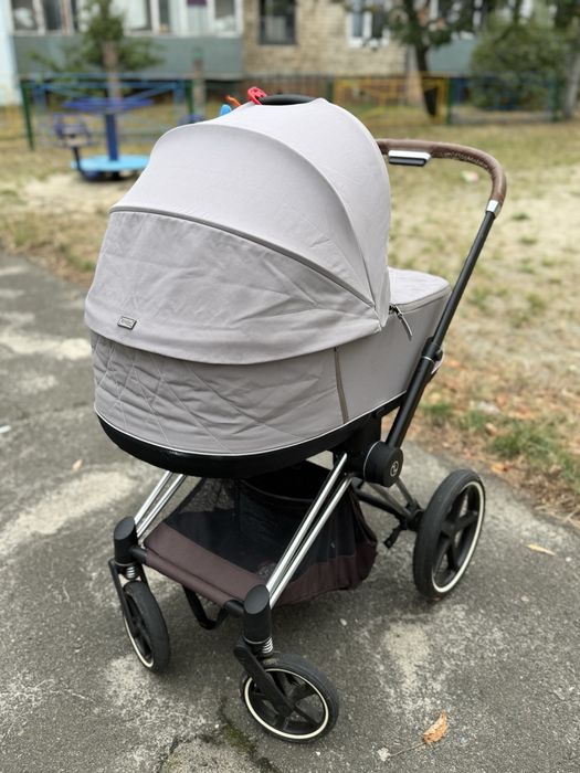 Продаю детскую коляску Cybex 2  в 1