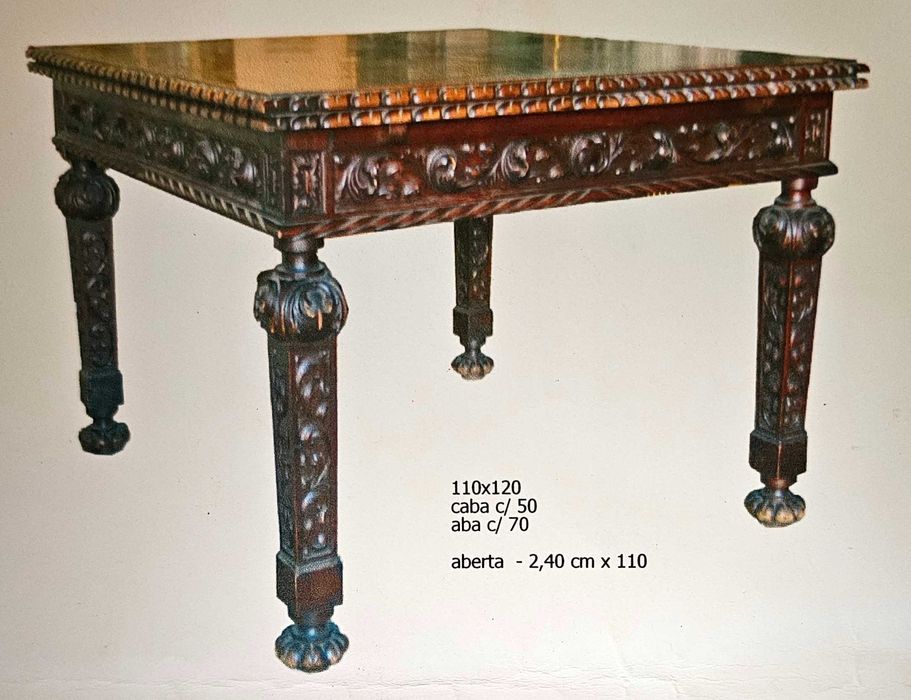 Mesa em madeira com talha renascença