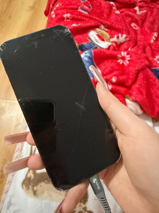 iPhone 12 uszkodzony wyświetlacz