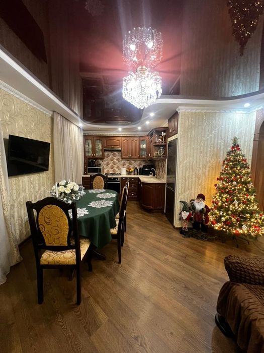 Продажа двухкомнатной квартиры с ремонтом в центре.