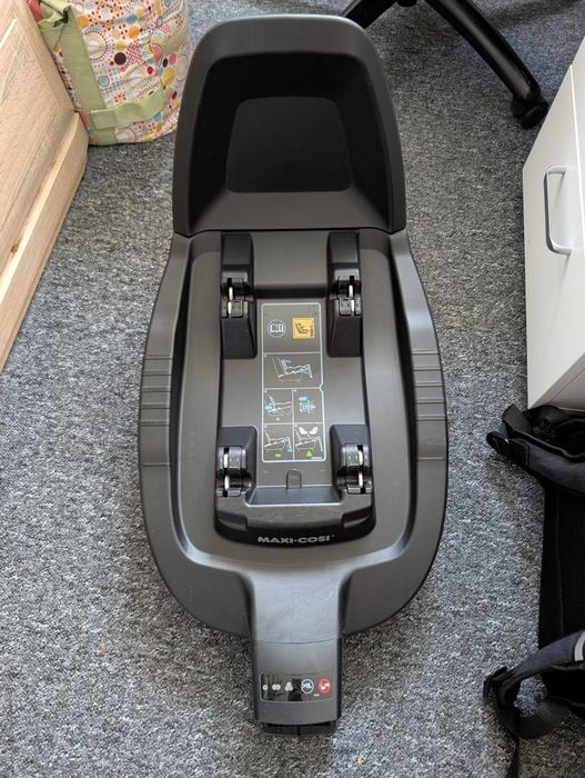 Maxi Cosi Pearl Pro 2 + baza isofix FAMILY FIX 3