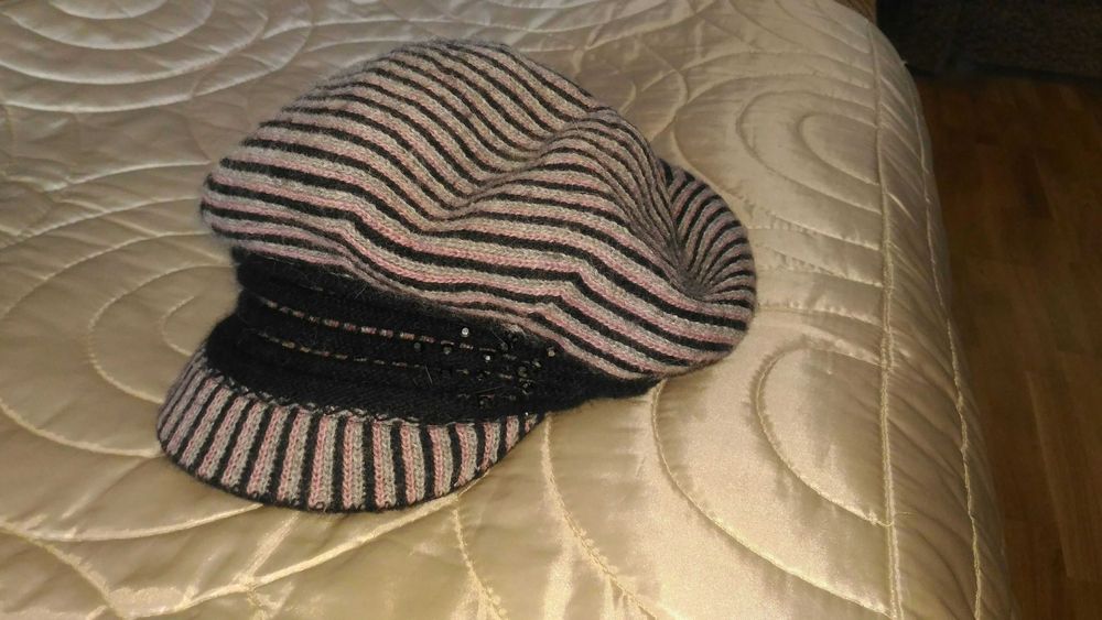 Берет вязаный с козырьком 59 размер