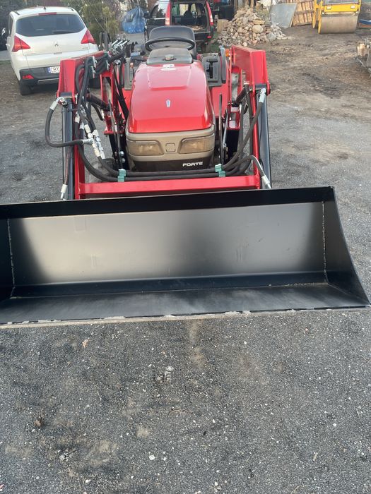 Ciągnik yarnmar F220