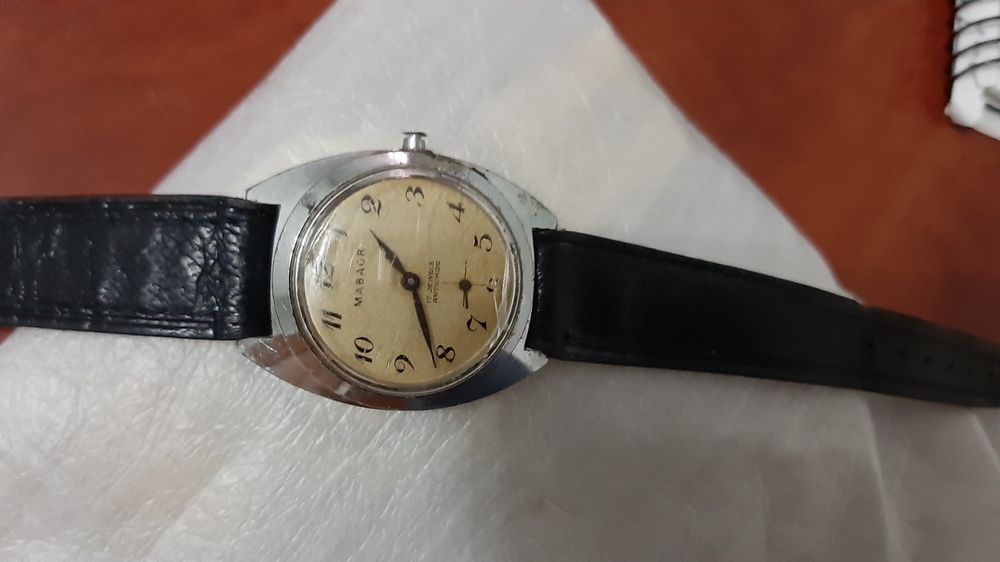 Relógio de pulso, antigo e a funcionar