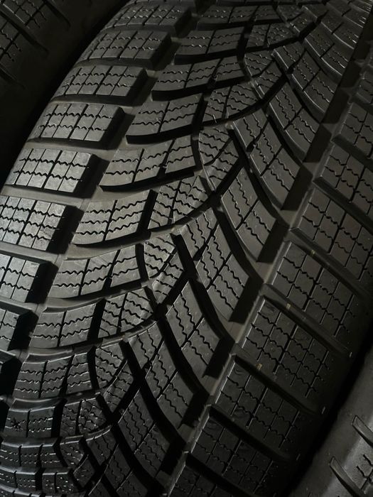 225/50/18 R18 Goodyear Ultra Grip Perfomance + 4шт зима