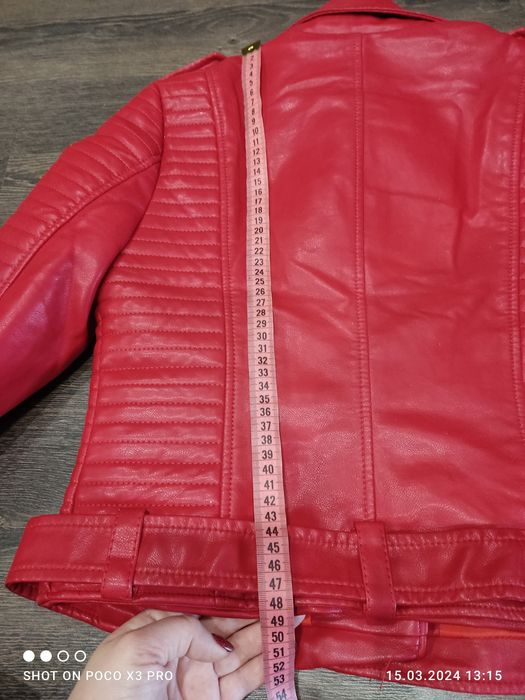 Кожанка нова червоного кольору