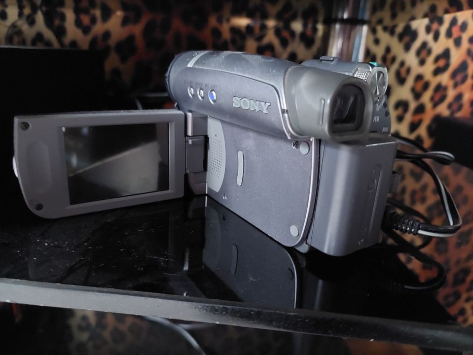 Продам рабочую видеокамеру Sony,  в отличнейшем состоянии,