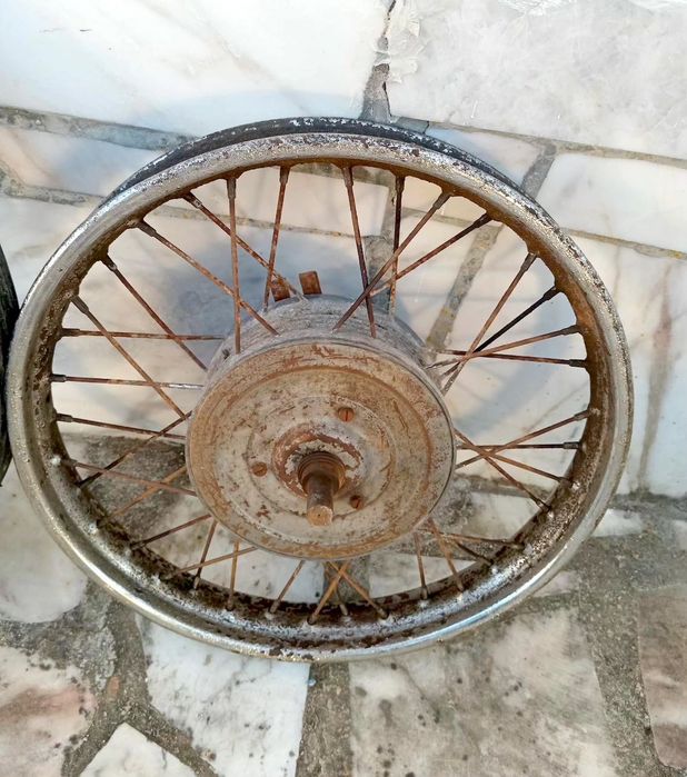 Roda Jawa 16" + Pneu Clássico Mabor General 3.25-16