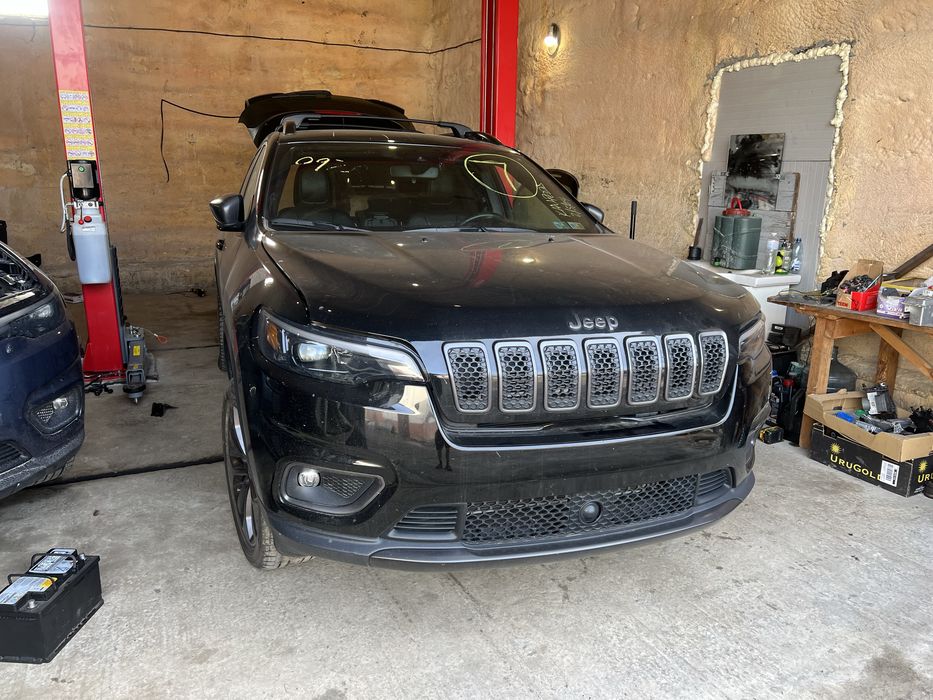Jeep Cherokee  джип розборка  черокі на запчастини крило двигун дверка