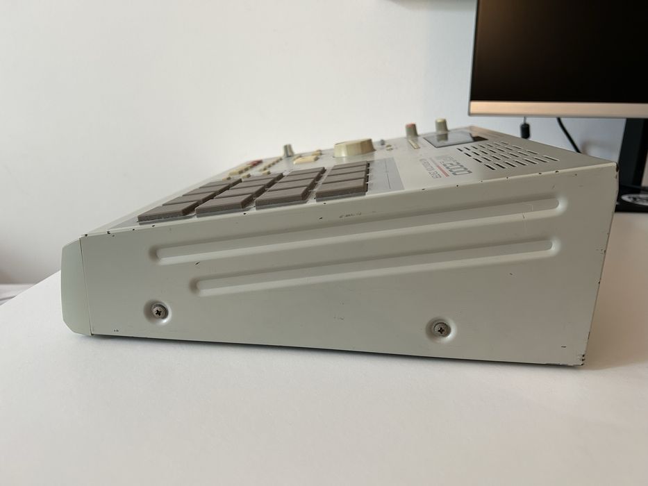 AKAI MPC 2000 sampler