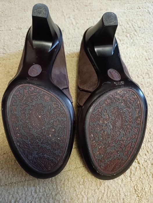 Туфлі замшеві на підборах