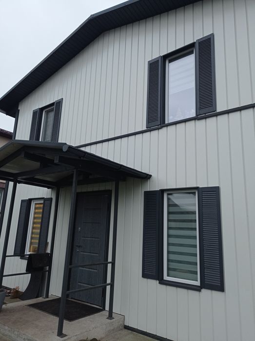 Новий будинок в передмісті Чернігова.