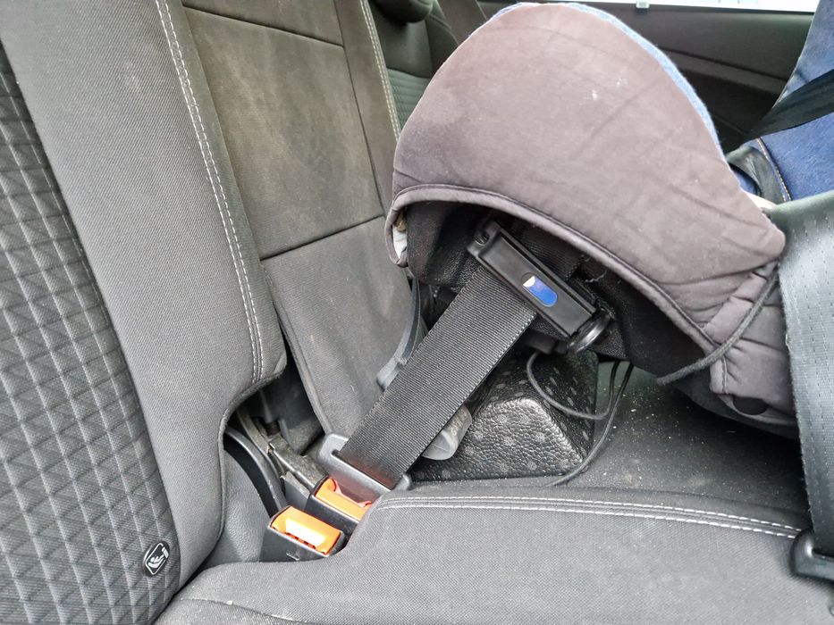 Fotelik samochodowy Axkid Minikid 9-25 niebiesk + gratis i