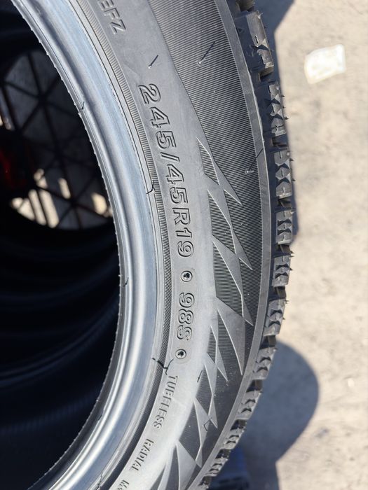 245/45 R19 Bridgestone Blizzak Ice. Шины зимние новые!