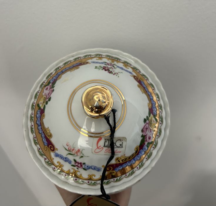 Peça de porcelana limoge