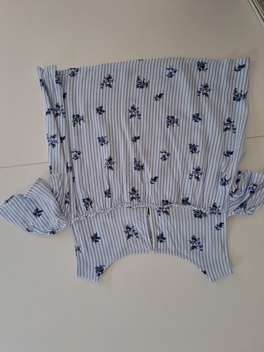 Bluzeczka z odkrytymi ramionami