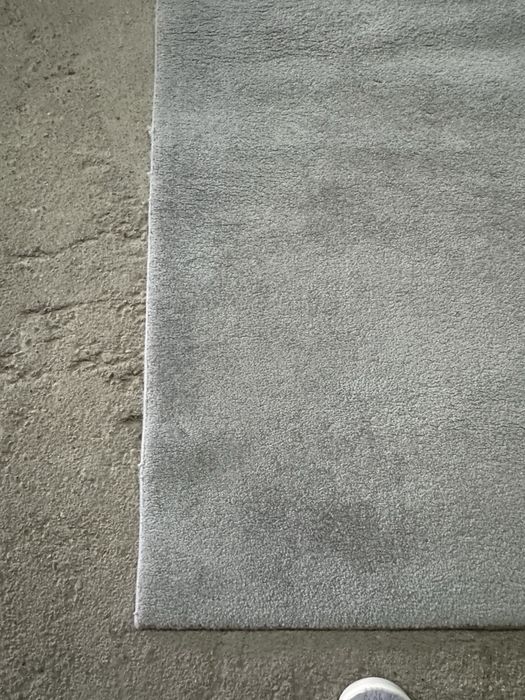 Tapete grande cinzento