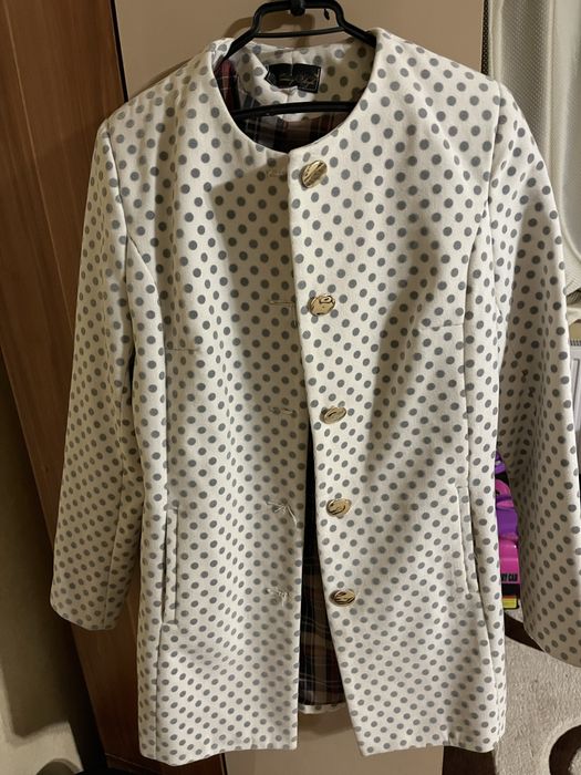 Нове жіноче пальто