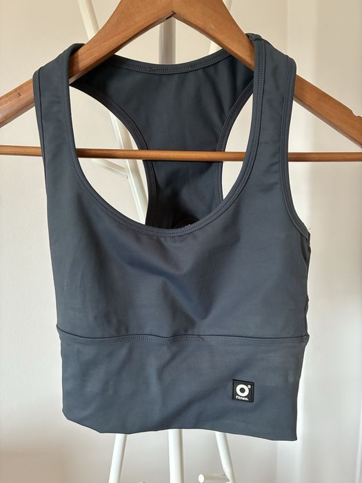 Top cinzento para ginasio