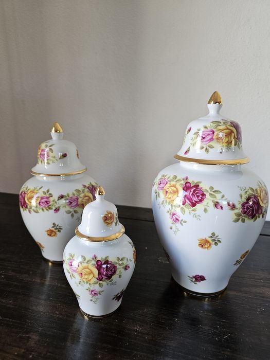 Set of 3 Rixanati Vases and a Lamp428623389199575041