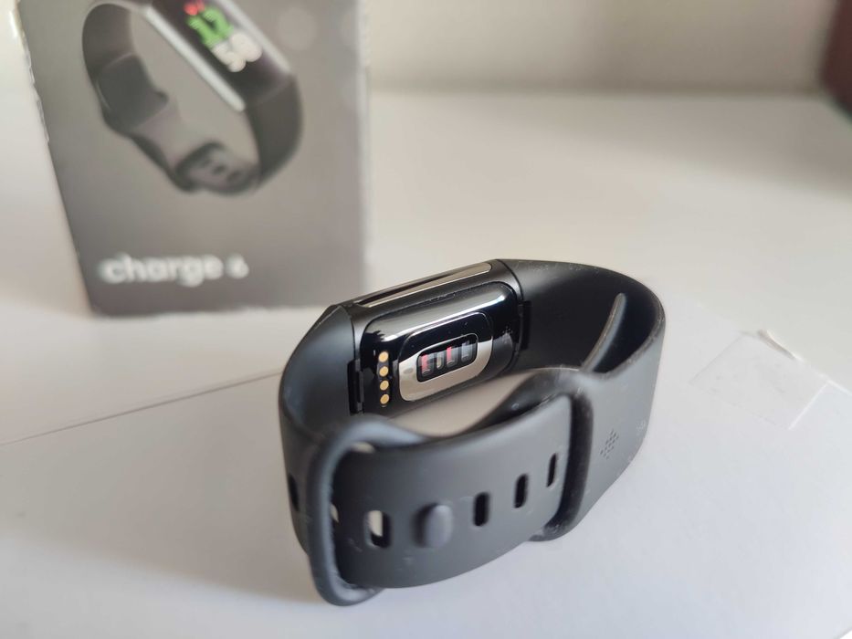 Fitbit Charge 6 by Google - новий фітнес-браслет / смарт-годинник