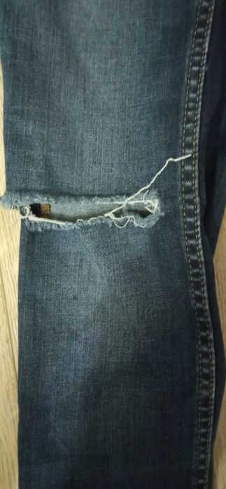 Jeansy Skinny Massimo Dutti xs z dziurami na kolanach