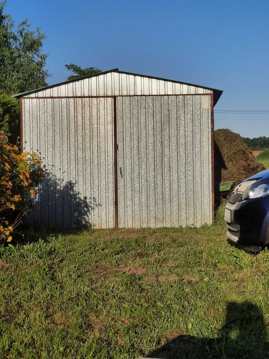 Garaz blaszany-(hale mobilne) dobry w czasie prac budowlanych.
