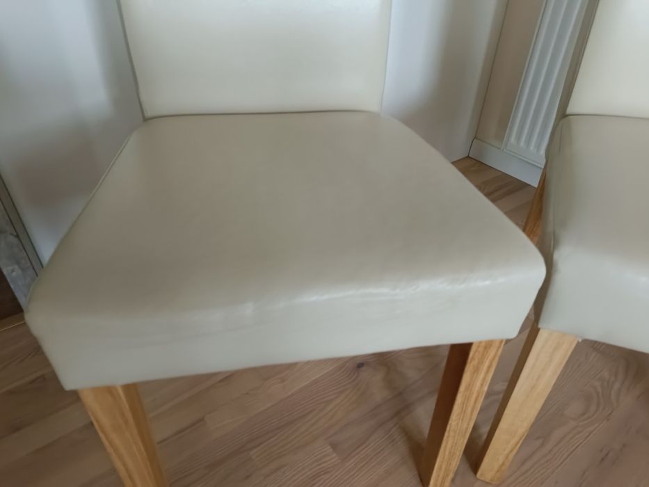 4 Krzesla stołki z Eco skóry