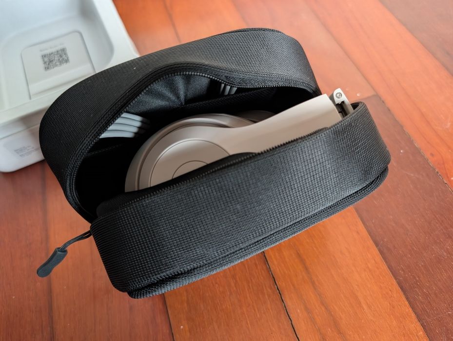 Beats Studio Pro Sandstone / Areia – Como Novos (Na Caixa)