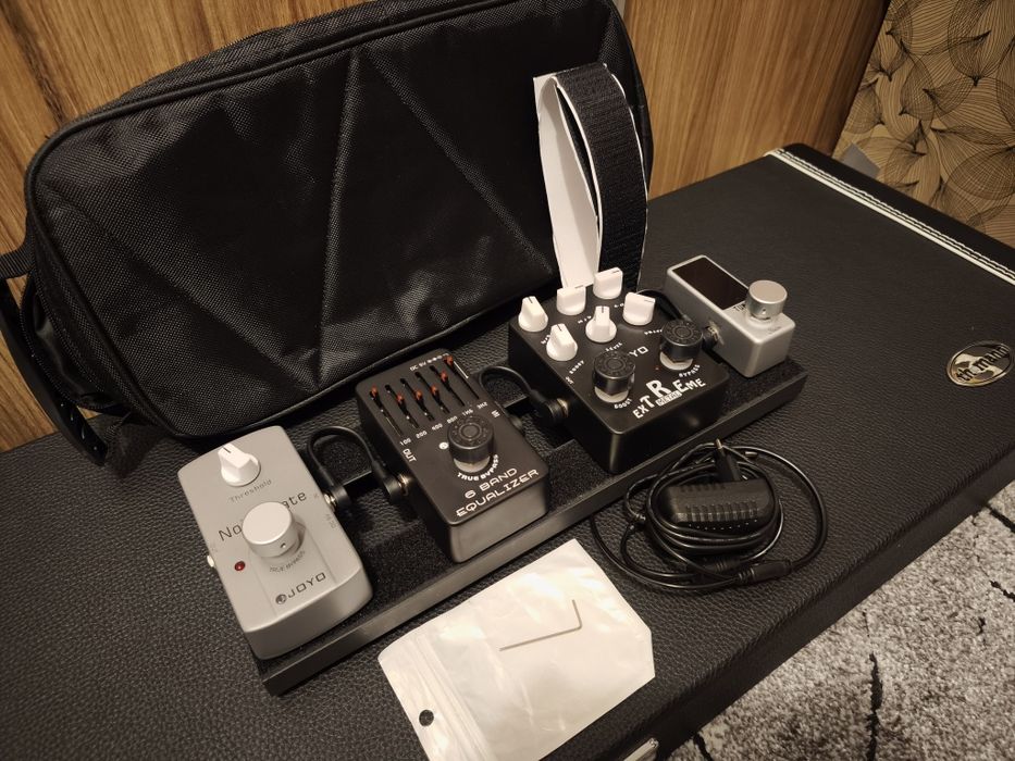 Efekty do gitary elektrycznej +pedalboard podłoga z  pokrowcem - kpl.