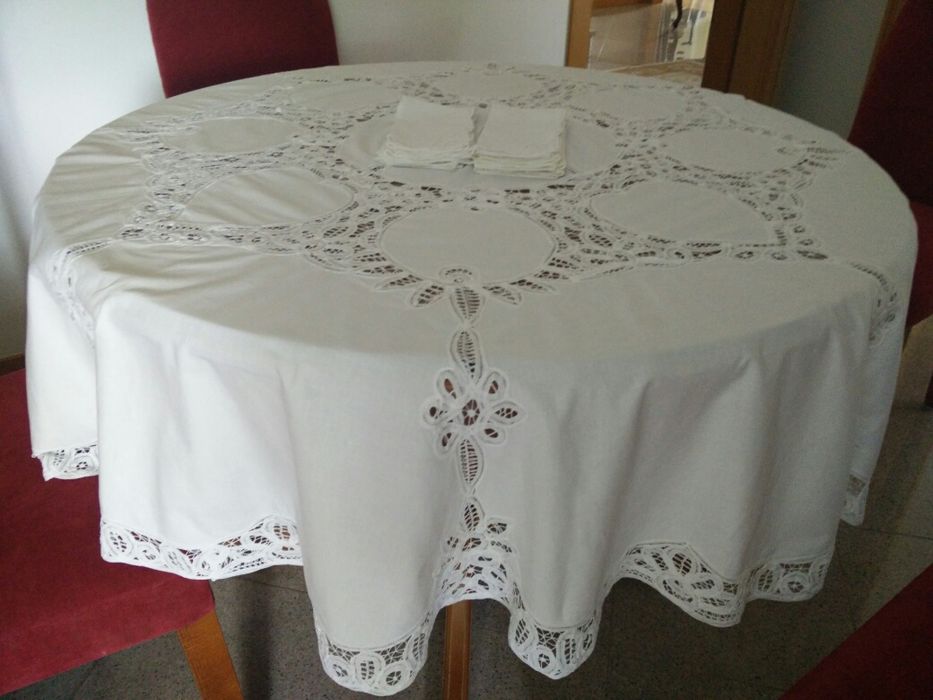 Toalha de mesa bordada a mao,bordados de chaves