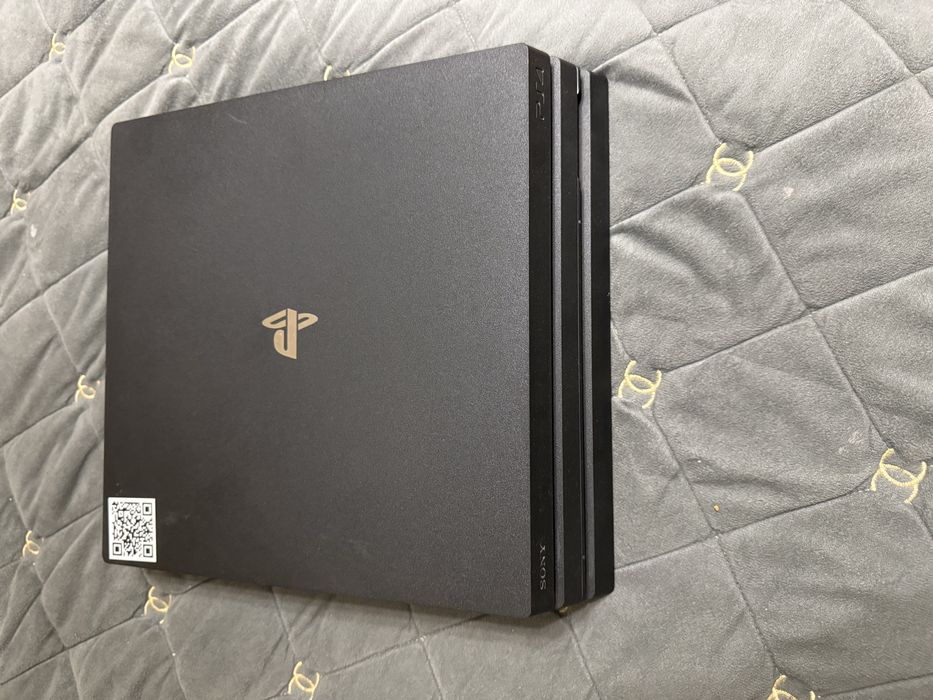 Продам плейстейшн 4 про,play station pro