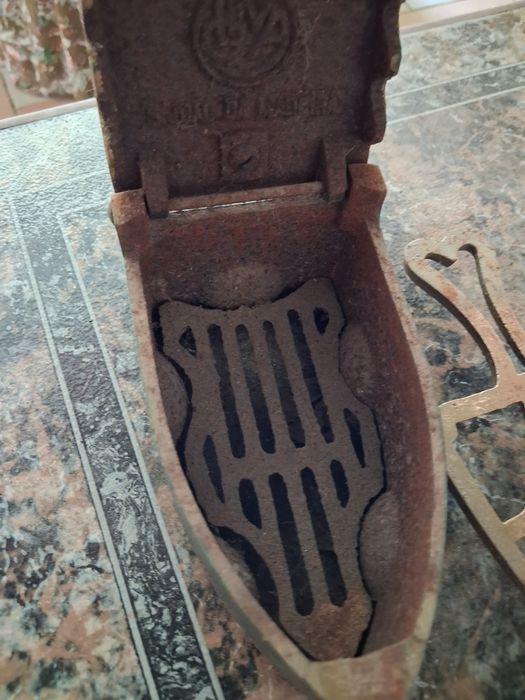 Ferro antigo , oliva  português
