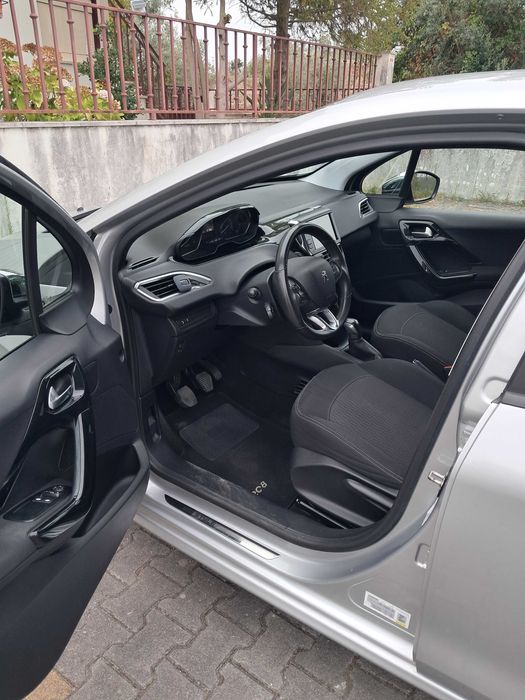 Peugeot 208 1.6 HDi Style | 2016 | 188.000 km | 6900 €
