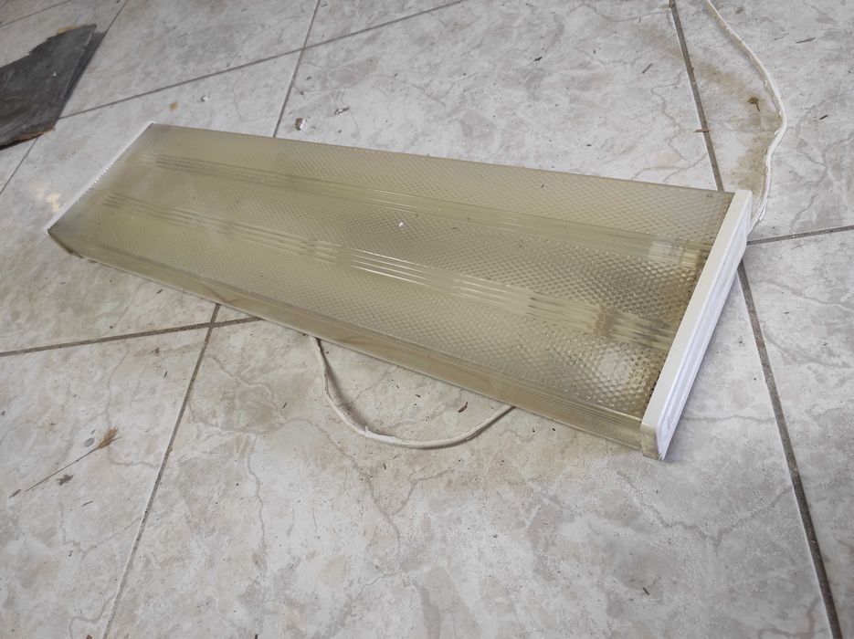 Candeeiro de tecto/Armadura de Iluminação (60cm) – Ideal para Cozinha ou Garagem