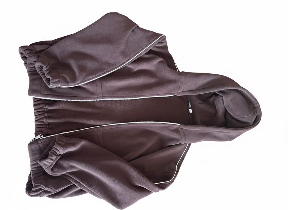 Коричневий спортивний костюм