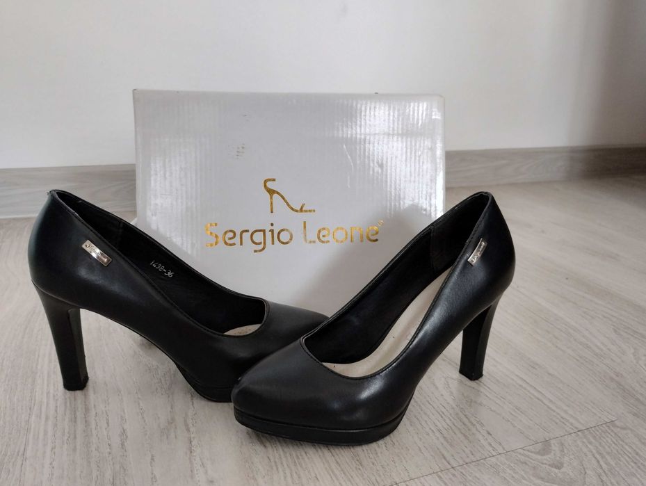 Buty czarne na obcasie