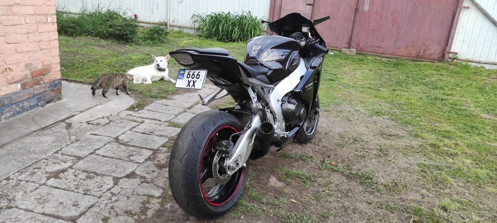 Honda CBR 1000RR Fireblade 2011